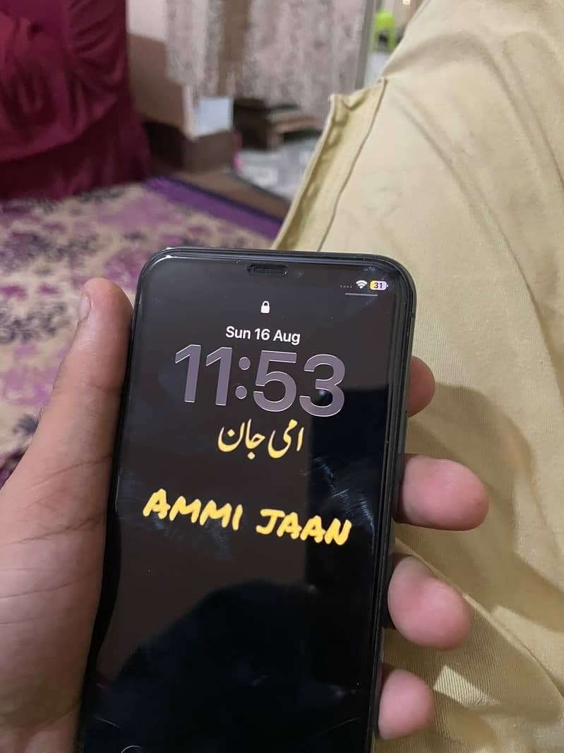 Apple iPhone 11 Pro 4