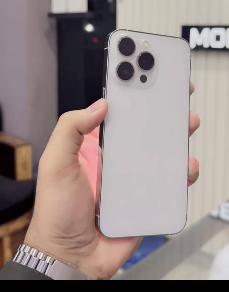 Apple iPhone 13 Pro 2