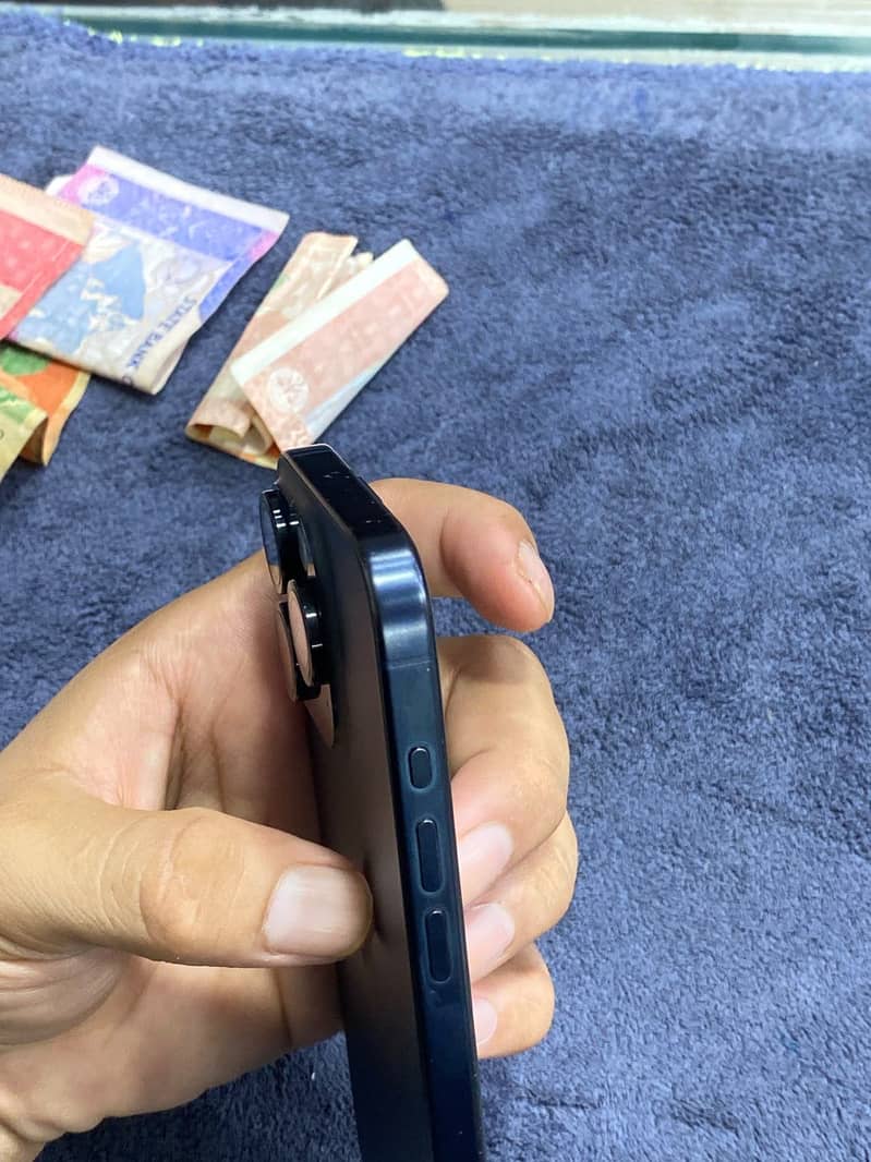 Apple iPhone 15 Pro 1