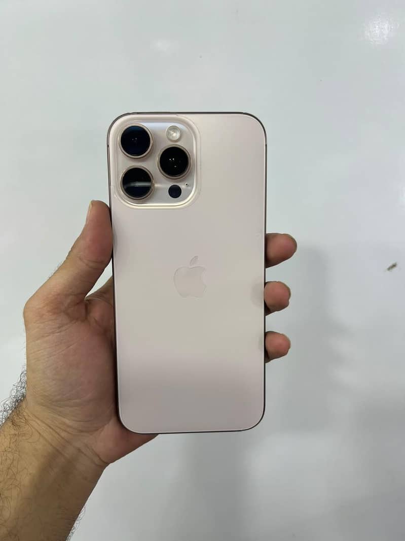 Apple iPhone 16 Pro Max 1