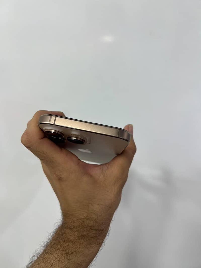 Apple iPhone 16 Pro Max 3