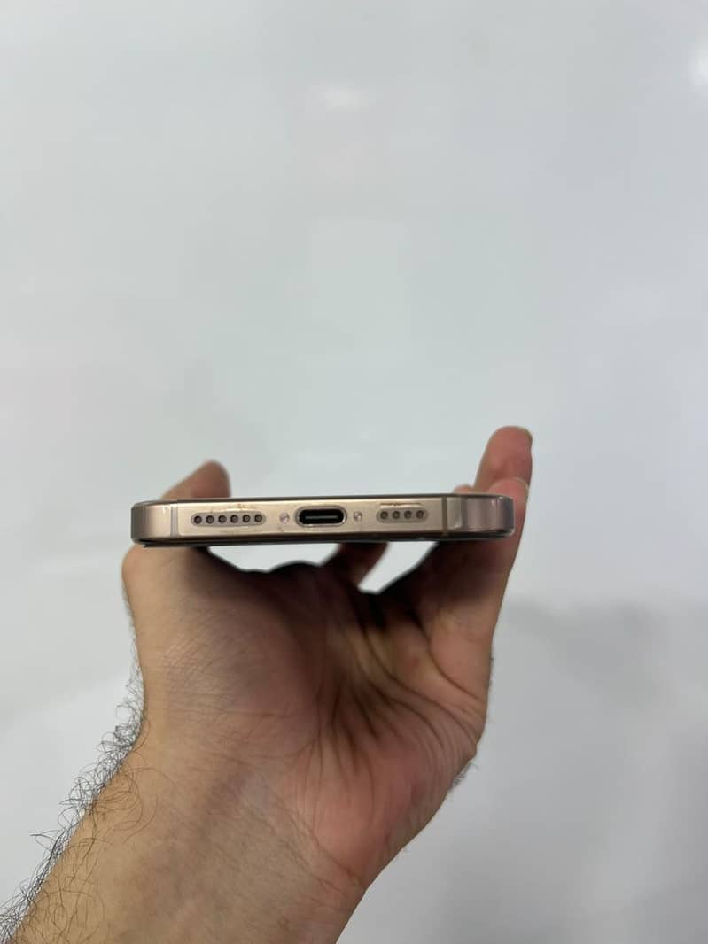 Apple iPhone 16 Pro Max 5