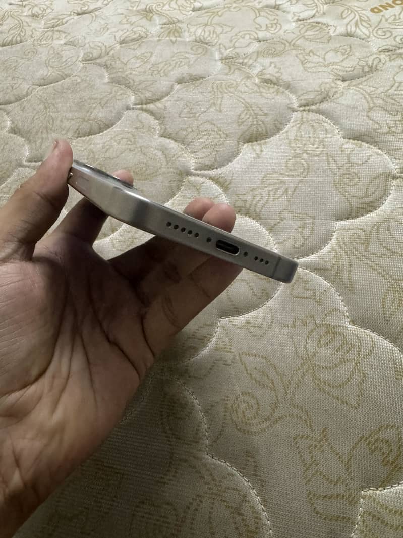 Iphone 15 pro 4
