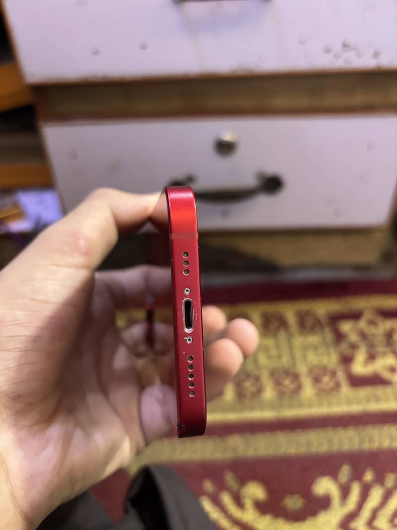 Apple iPhone 13 4
