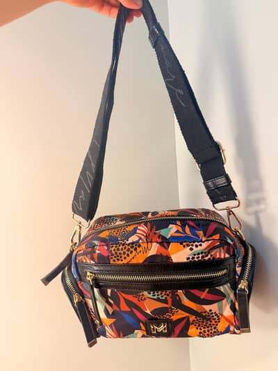 Printed Crossbody Shoulder Bag with Wide Strap – Multi Zipper