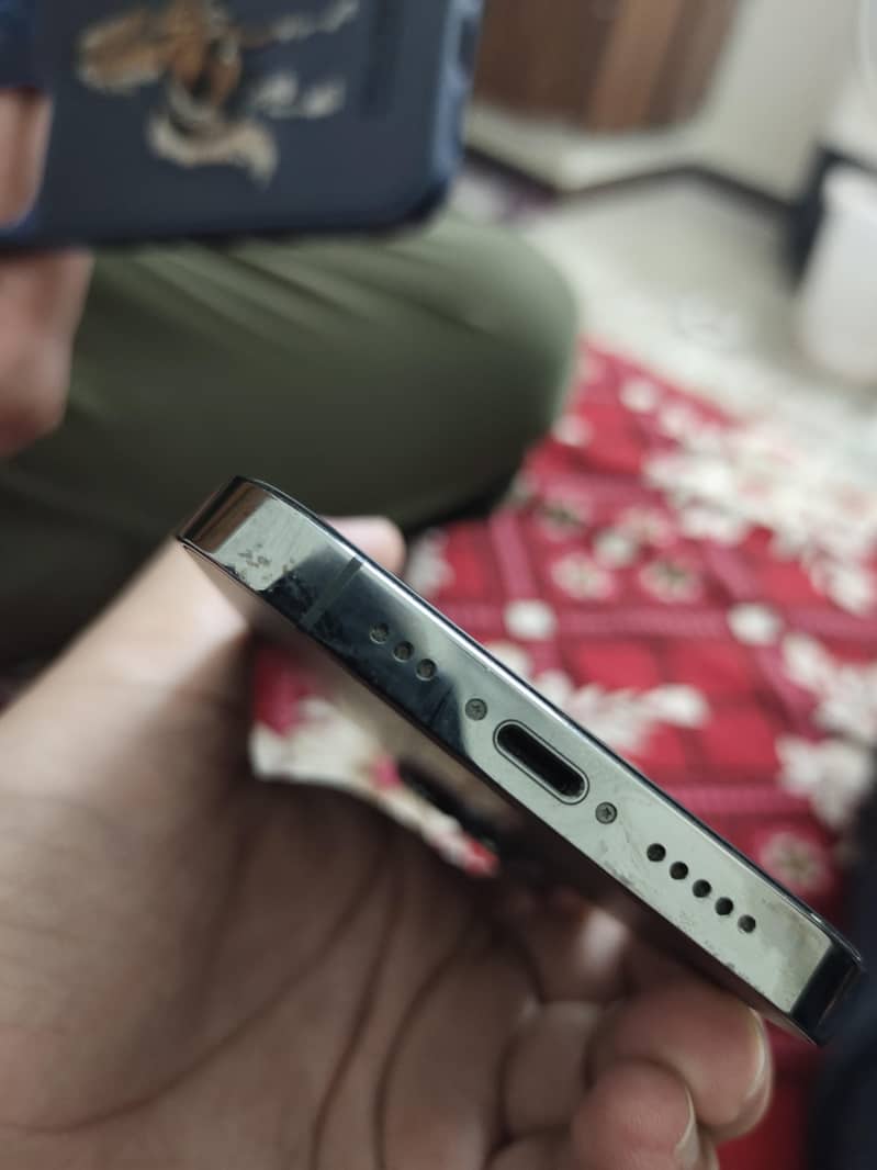 Apple iPhone 13 Pro 2