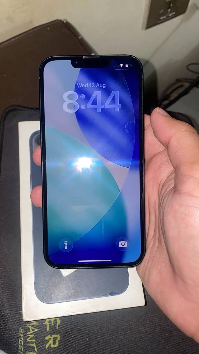 Apple iPhone 13 4
