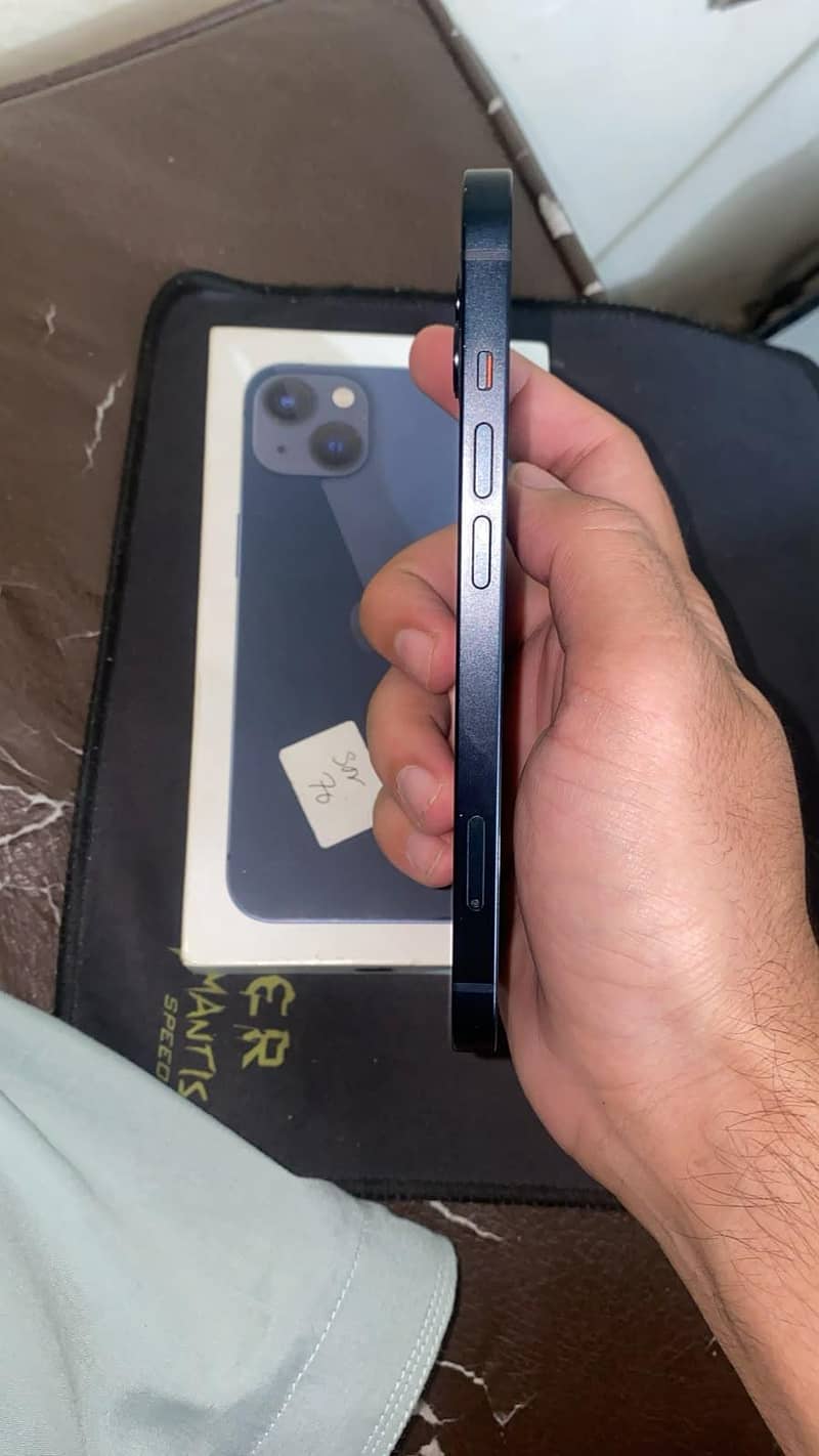 Apple iPhone 13 5