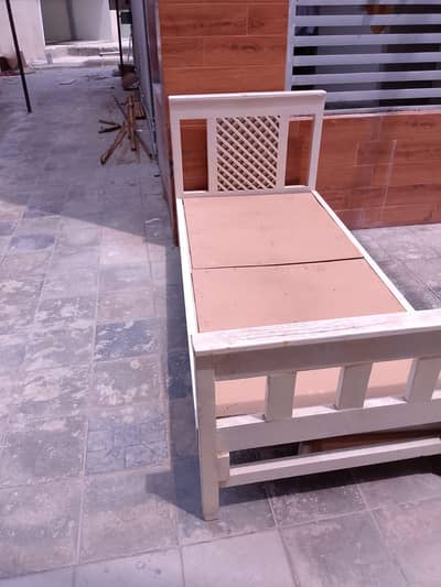 Solid Dyar Wood Single Beds with Drawers (Without Mattress)