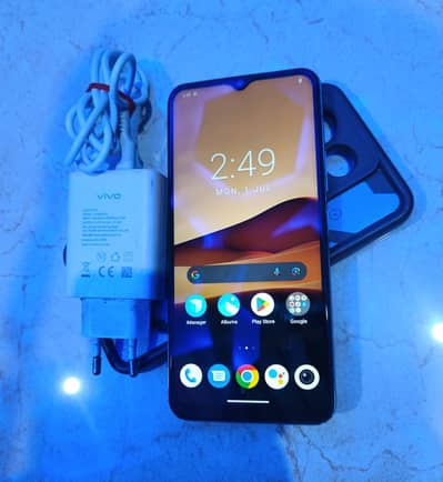 ViVo Y33s 8/128GB Ram with charger mobile for sale