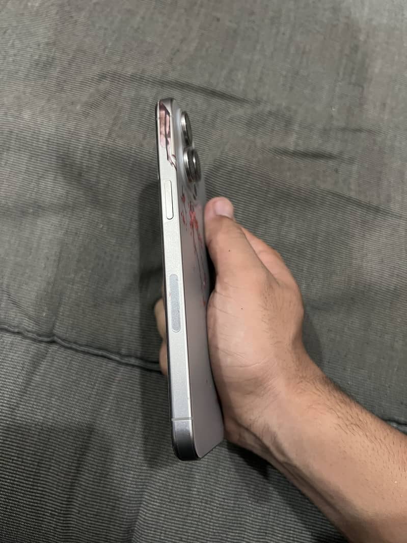 Apple iPhone 15 Pro Max 2