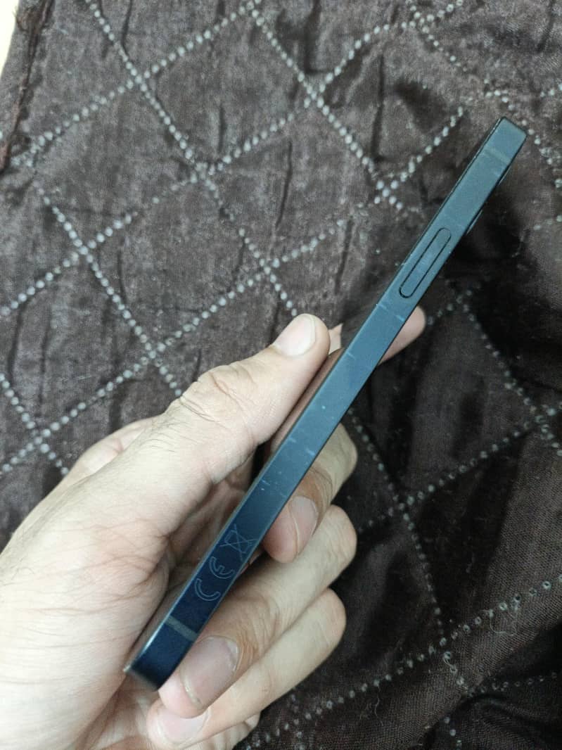 Apple iPhone 12 3