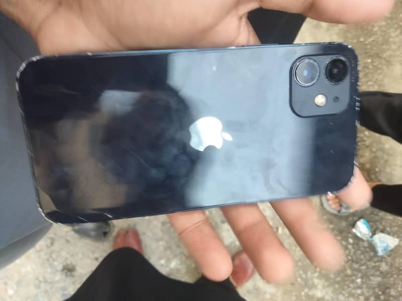 Apple iPhone 12 4