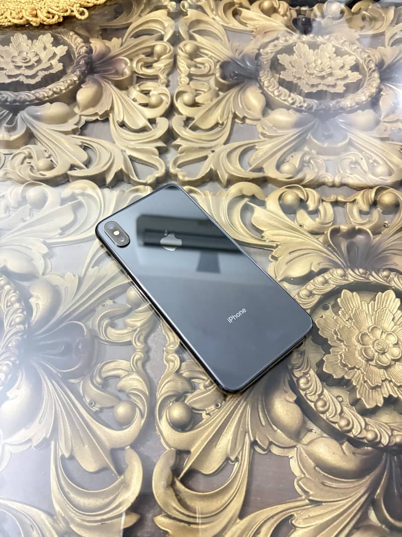 Apple iPhone XS Max 2