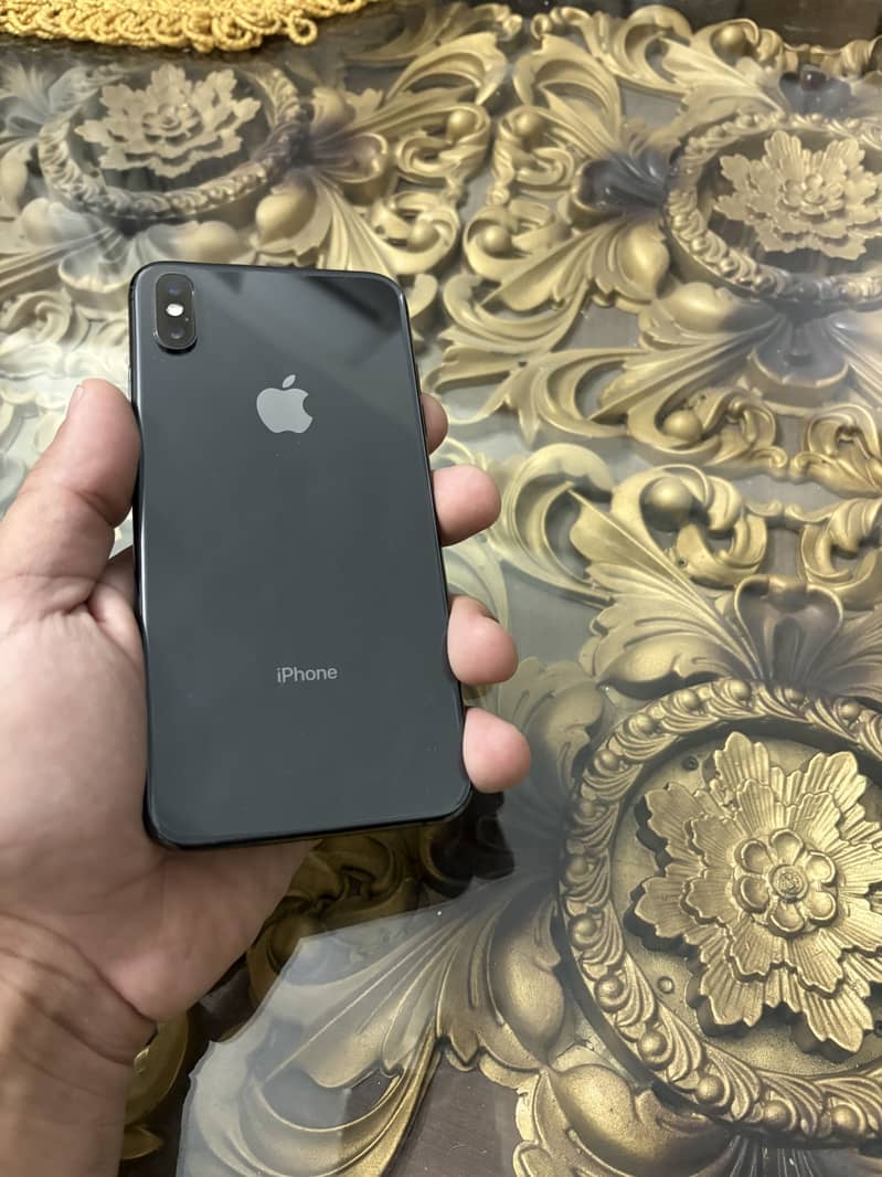 Apple iPhone XS Max 3