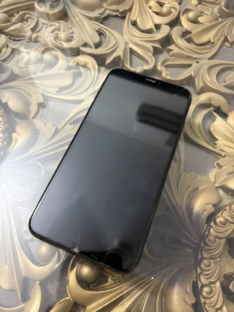 Apple iPhone XS Max 4