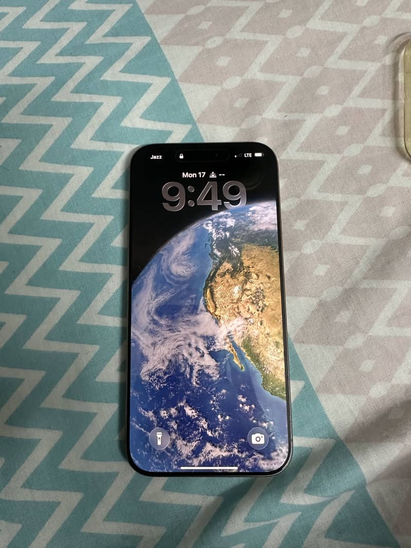 Apple iPhone 16 Pro Max 3