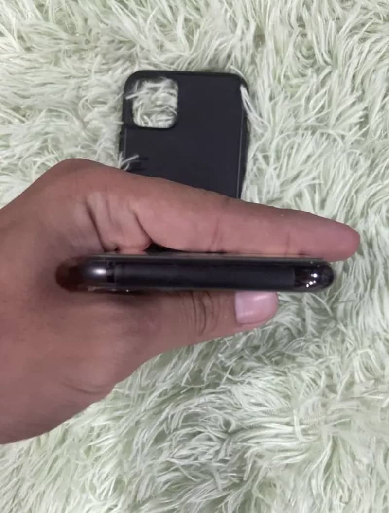Apple iPhone 11 Pro 2