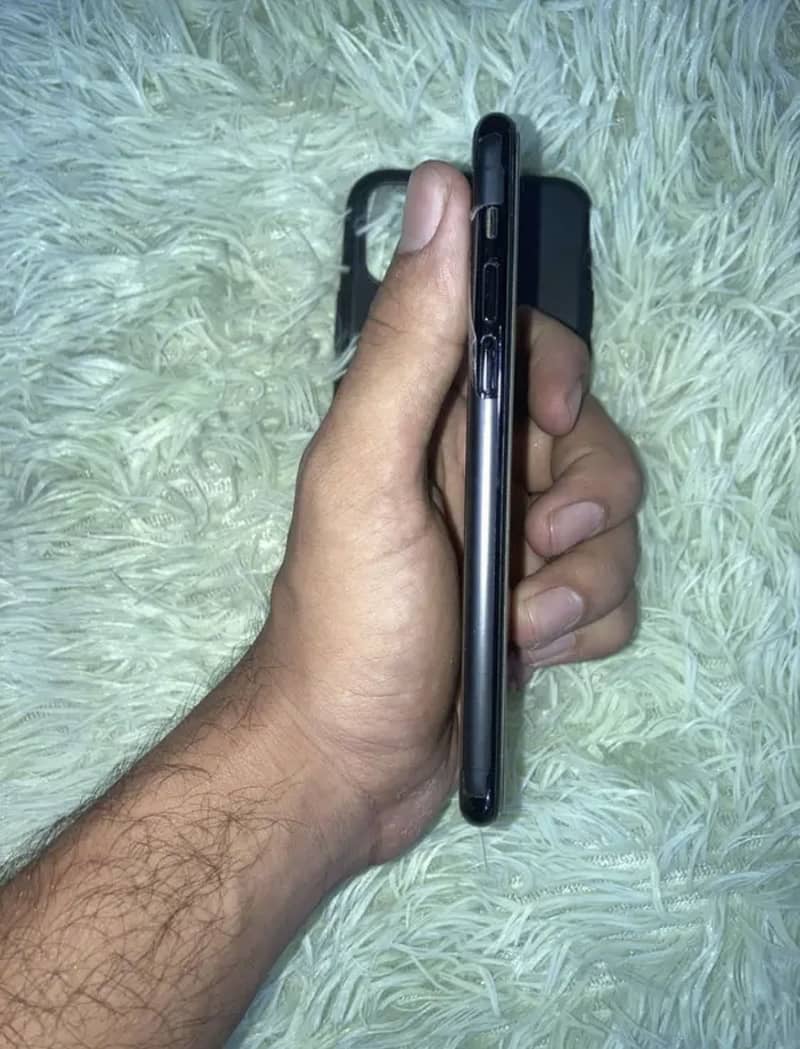 Apple iPhone 11 Pro 6