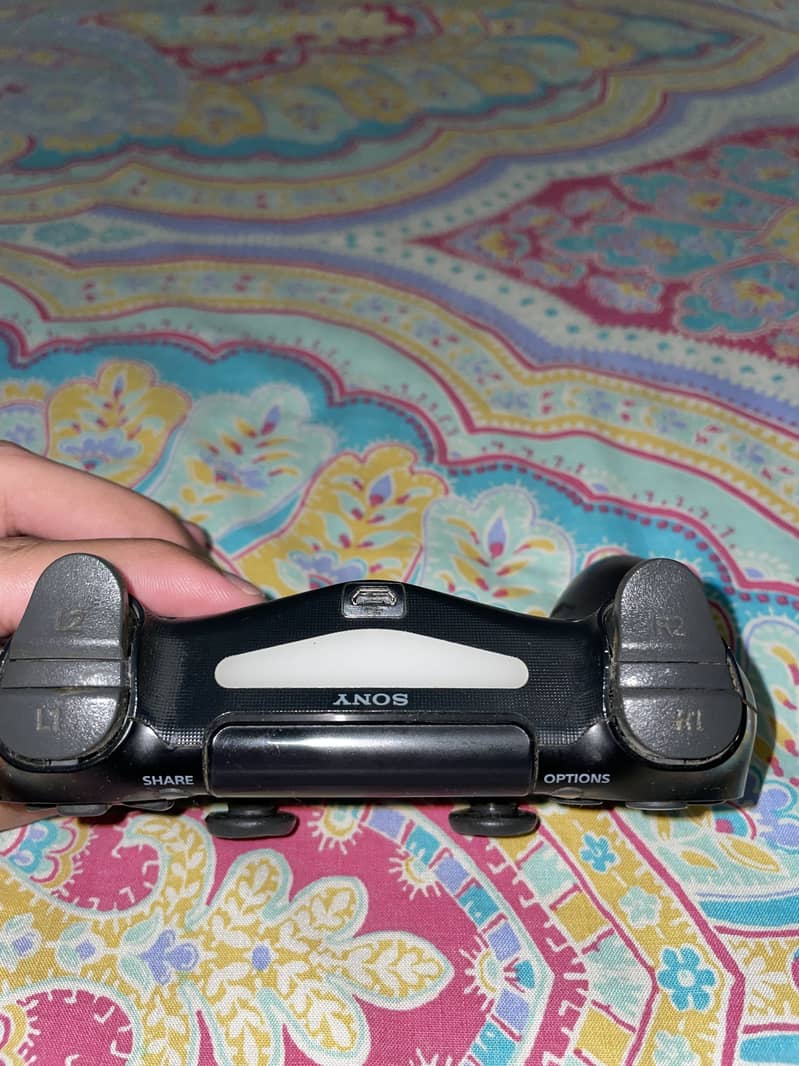 ps4 controller (used) 1