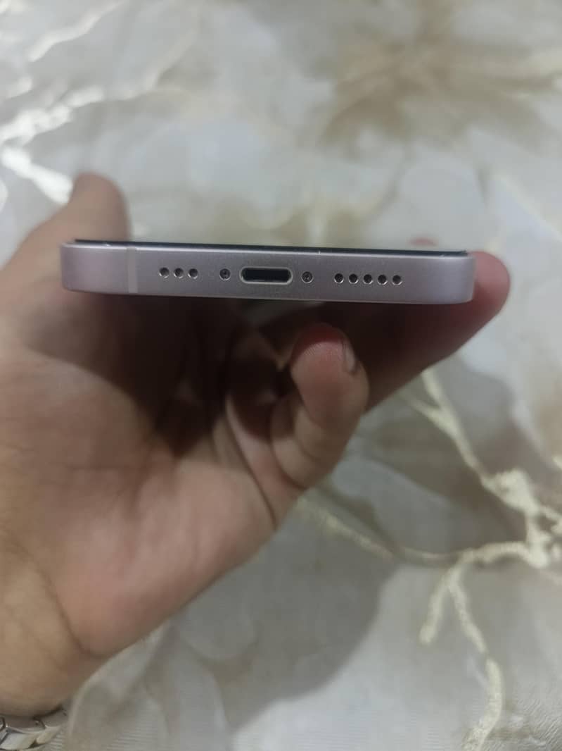 Apple iPhone 13 4