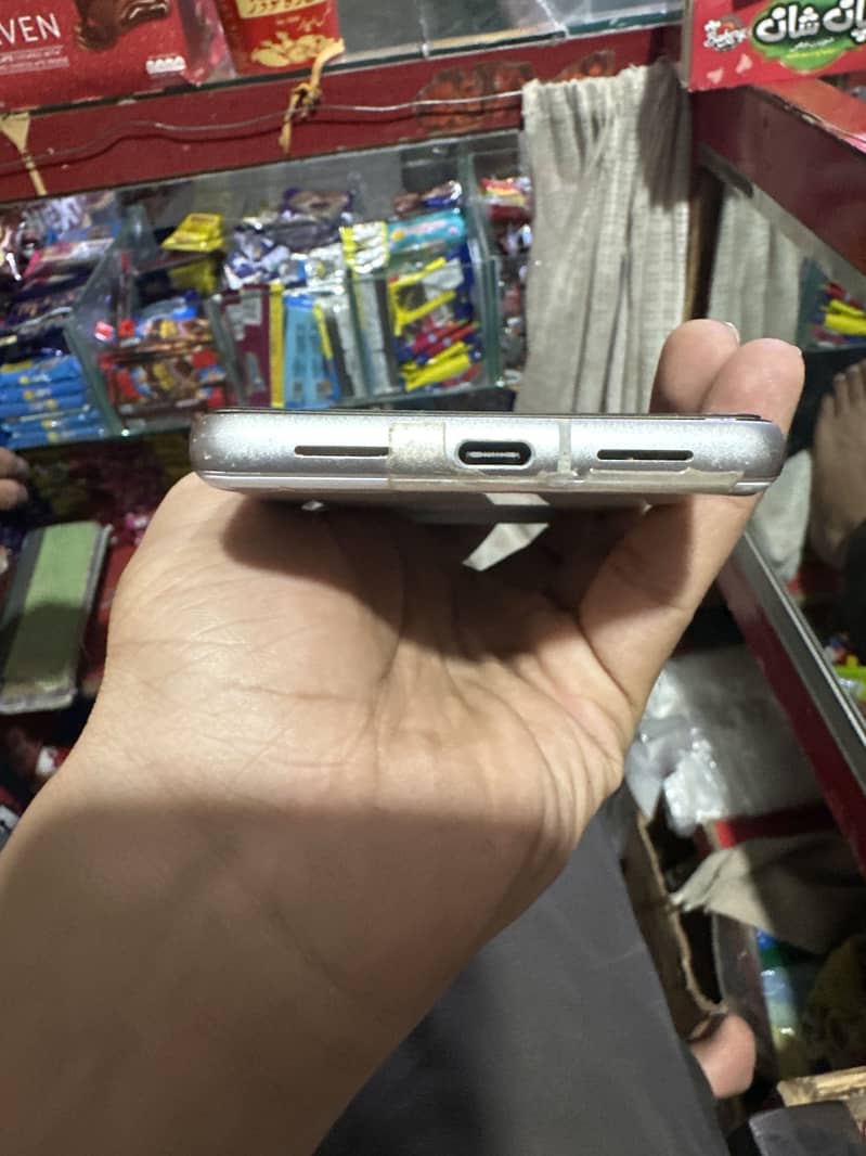 Google Pixel 7 4