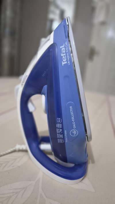 Tefal Steam Iron in Excellent Condition