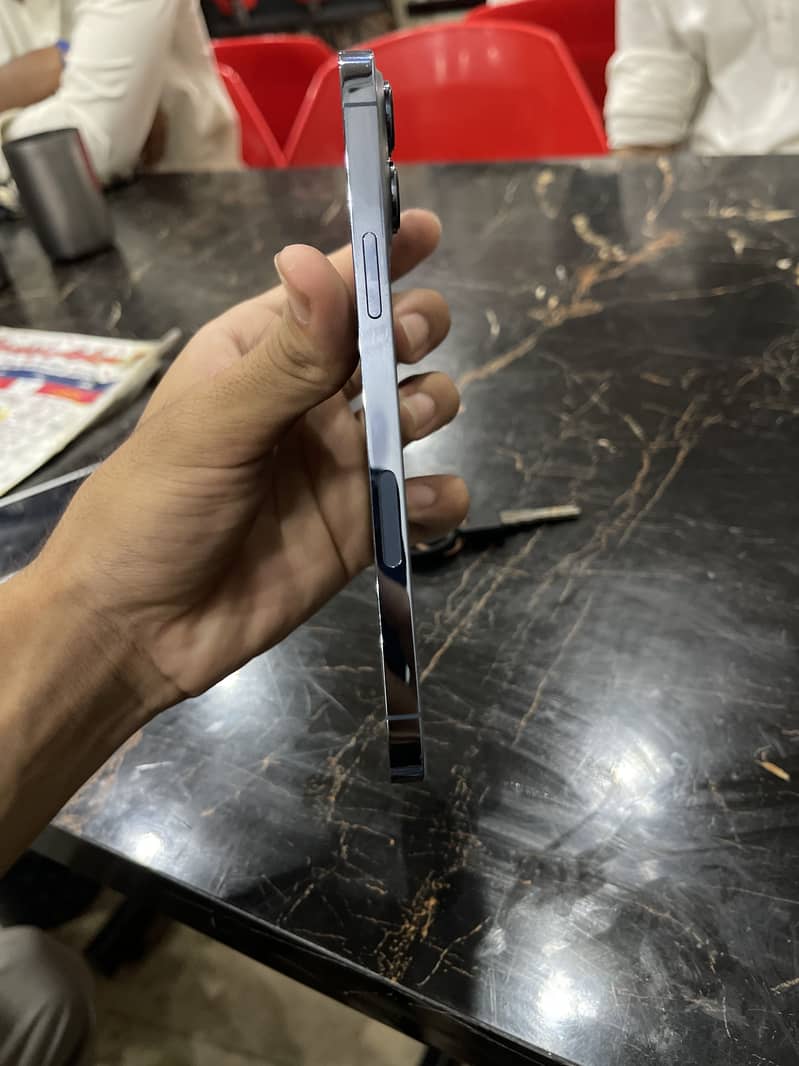 Apple iPhone 13 Pro Max 3