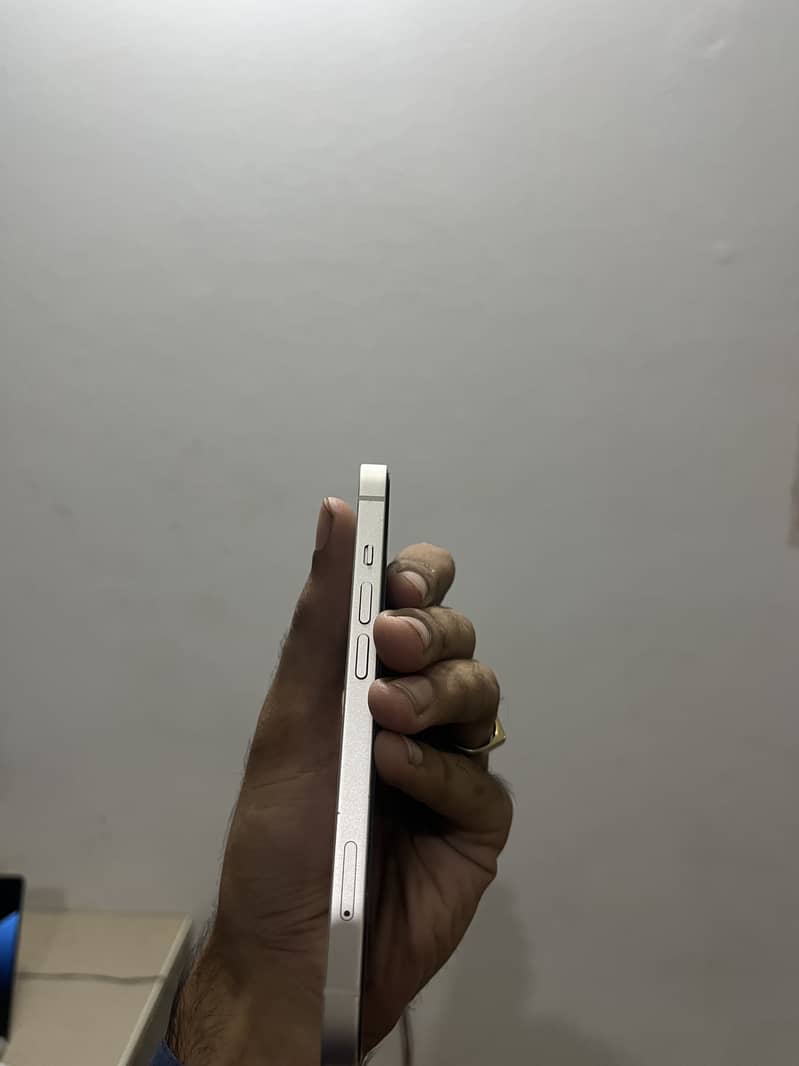 Apple iPhone 13 2