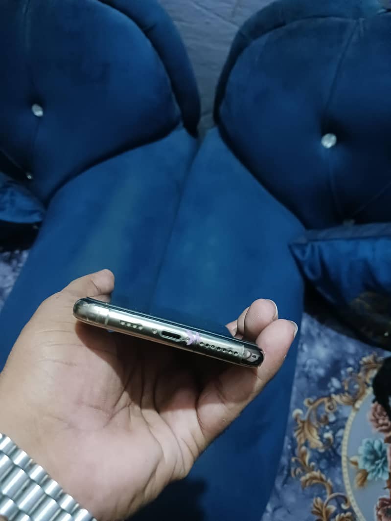 IPhone 11 Pro Max 4