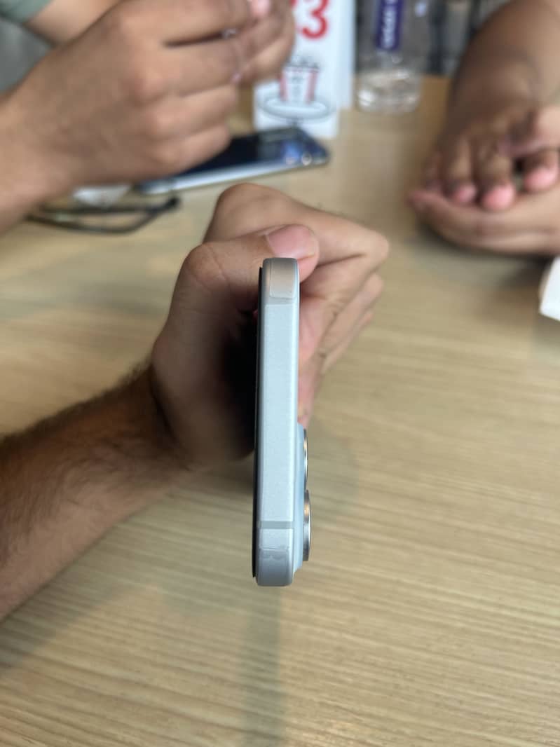 Apple iPhone 15 5