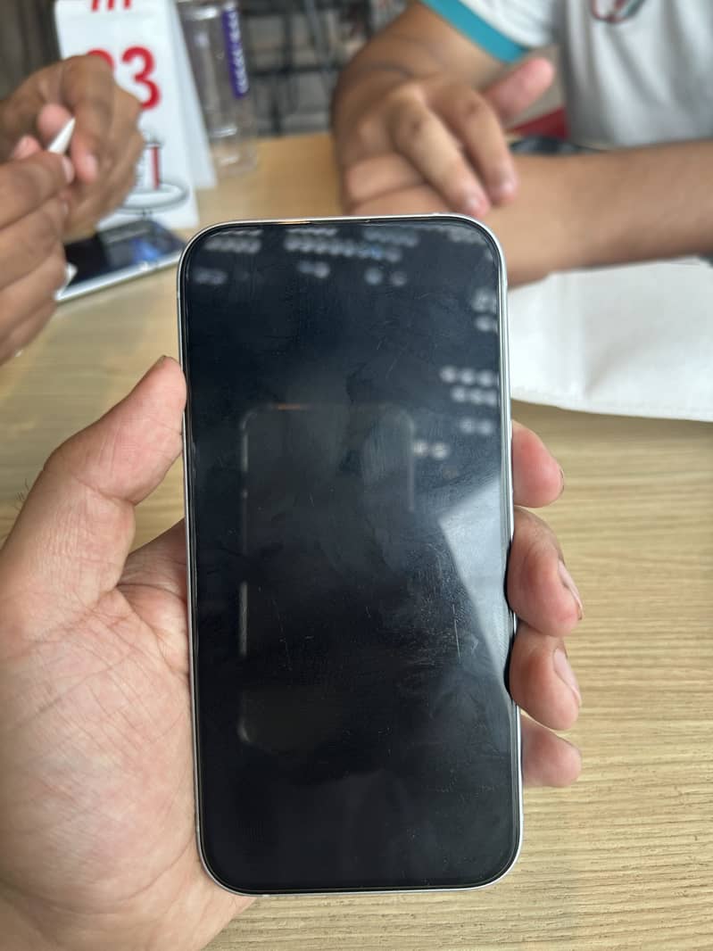 Apple iPhone 15 4