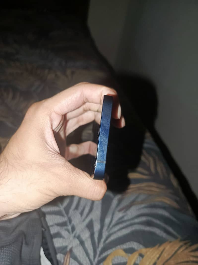 Apple iPhone 12 mini 4