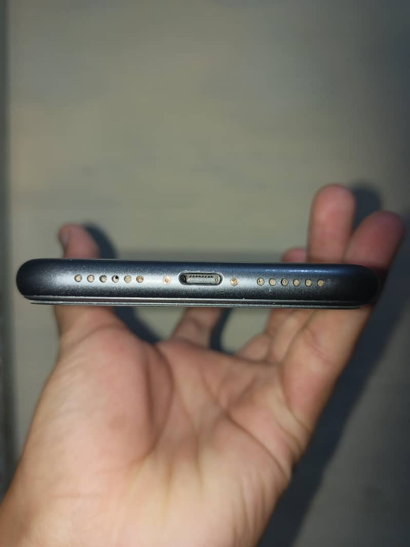 Apple iPhone 11 3