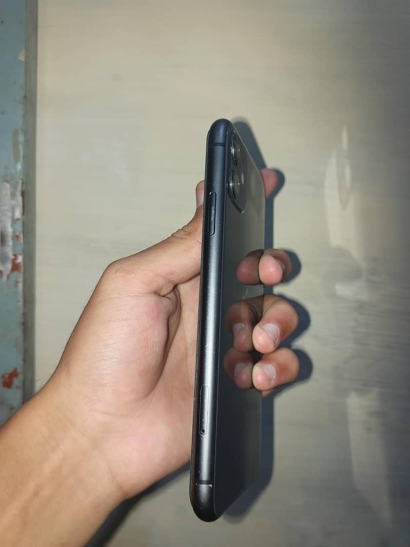 Apple iPhone 11 4