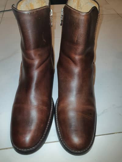 Italian Chelsea Boots, Unisex size 7-8,