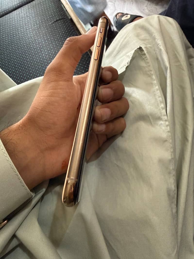 Apple iPhone 11 Pro Max 1