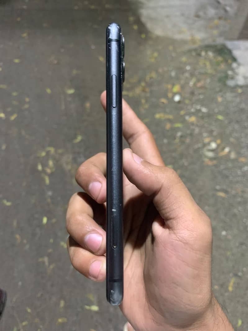 Apple iPhone 11 3