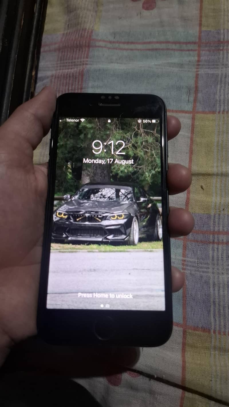 Apple iPhone 7 0