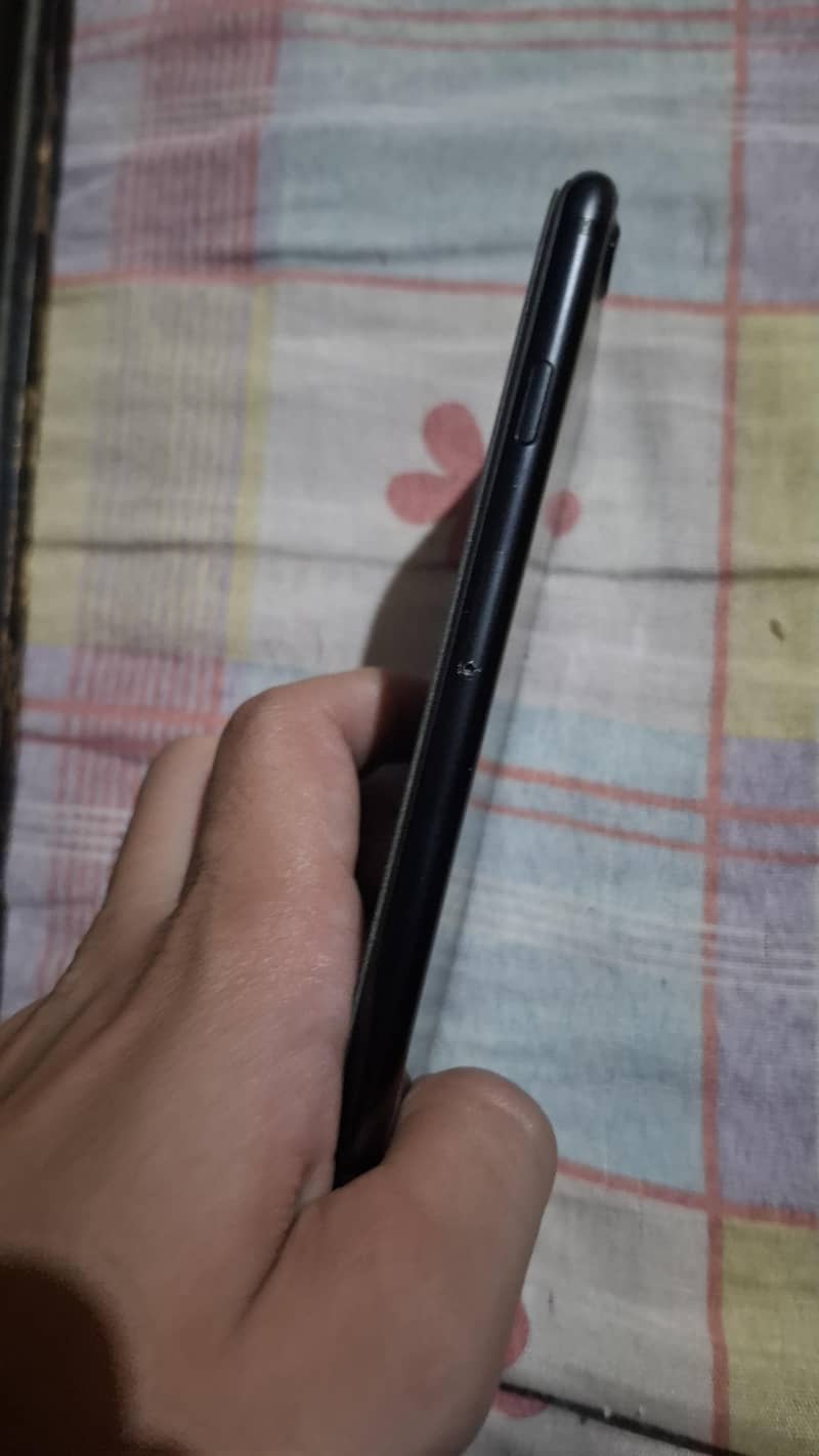 Apple iPhone 7 2