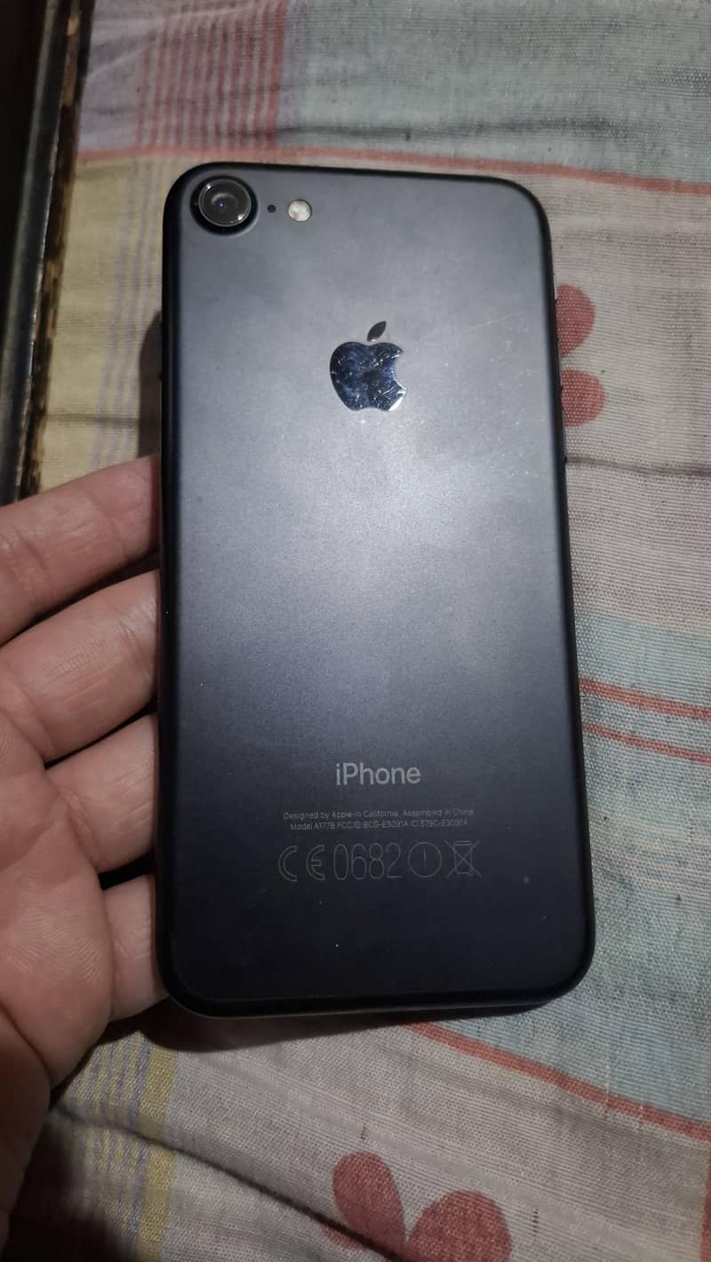 Apple iPhone 7 3