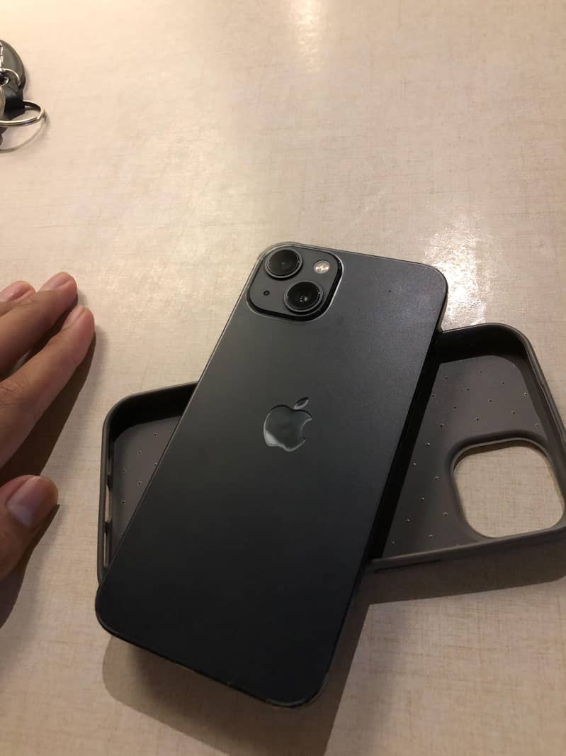 Apple iPhone 13 2