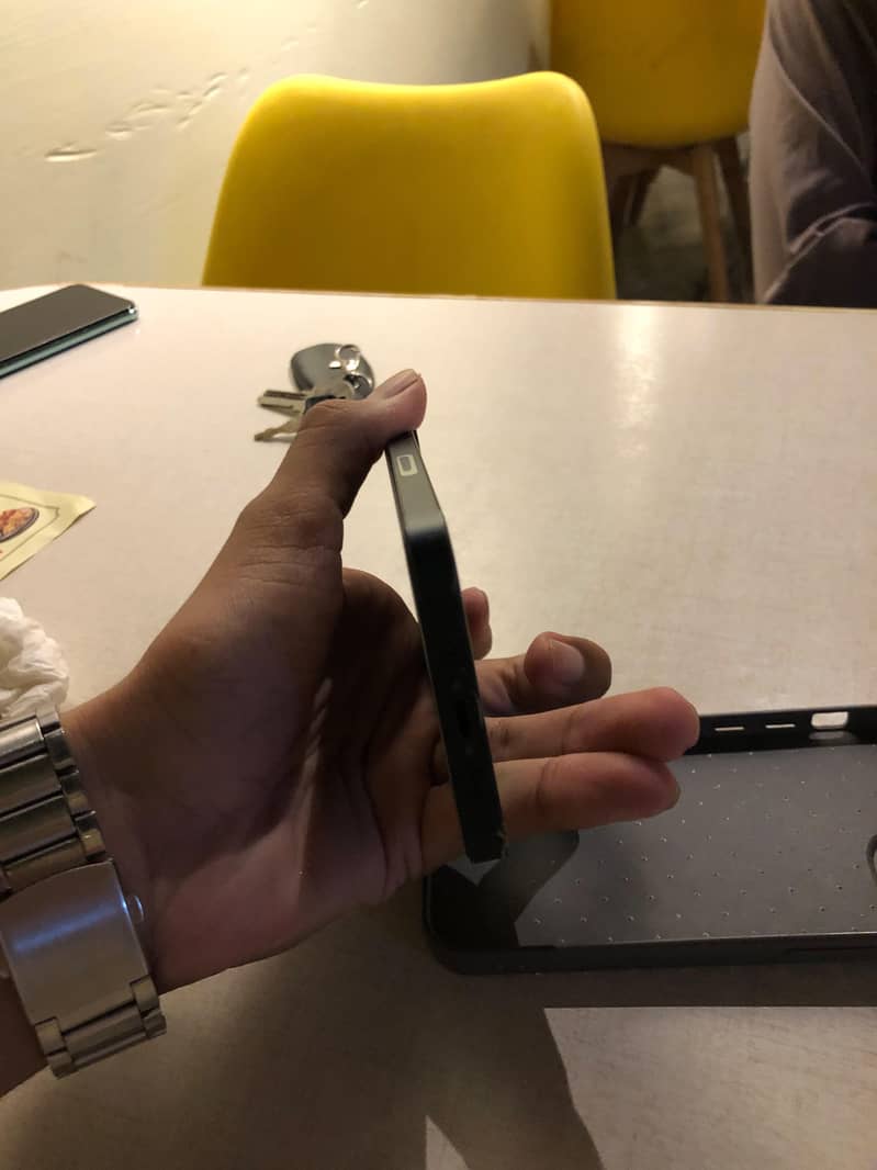 Apple iPhone 13 4