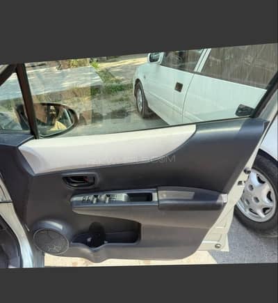 Toyota Vitz 2012