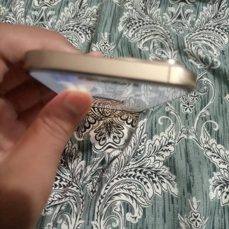 Apple iPhone 16 Pro Max jv 3
