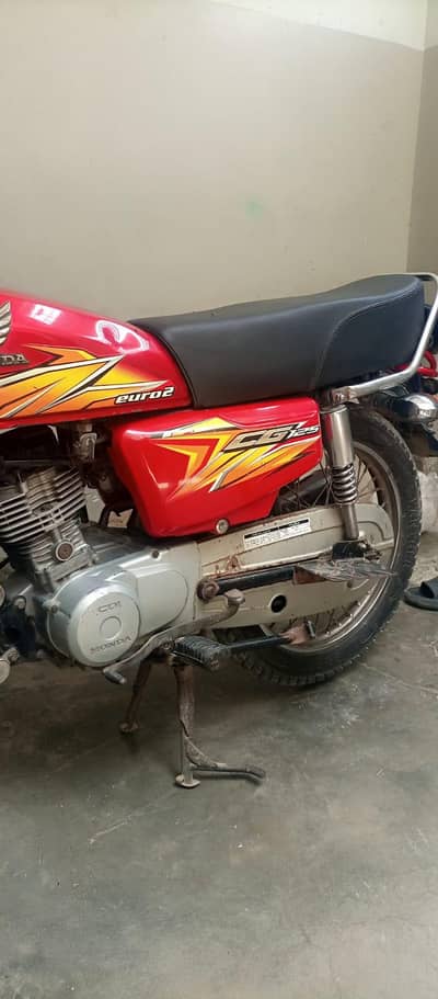 honda CG 125. good condition. strong body and engine