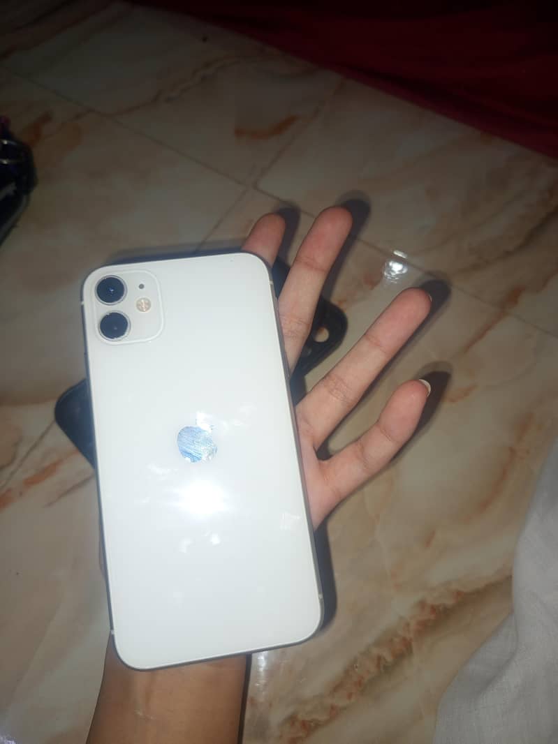 Apple iPhone 11 4