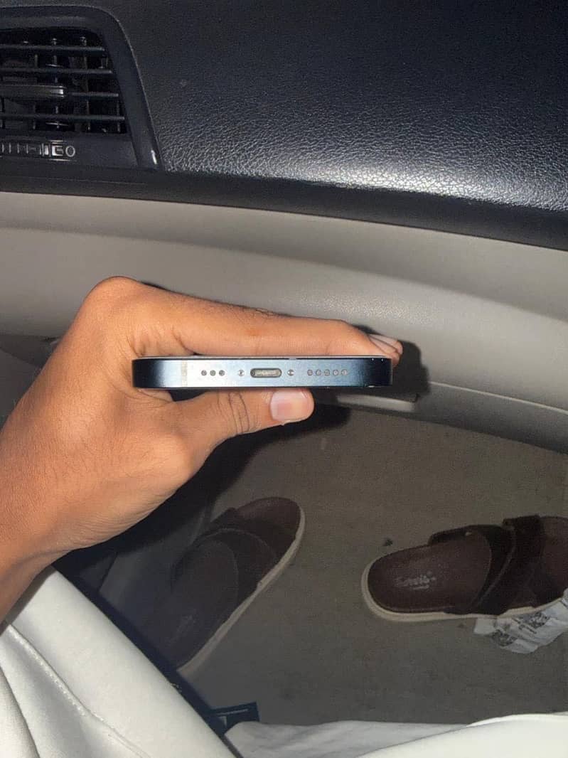 Apple iPhone 14 3