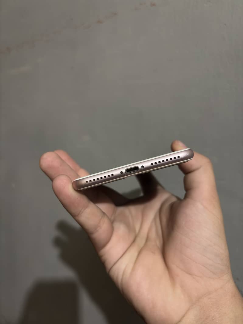 Apple iPhone 7 Plus 3