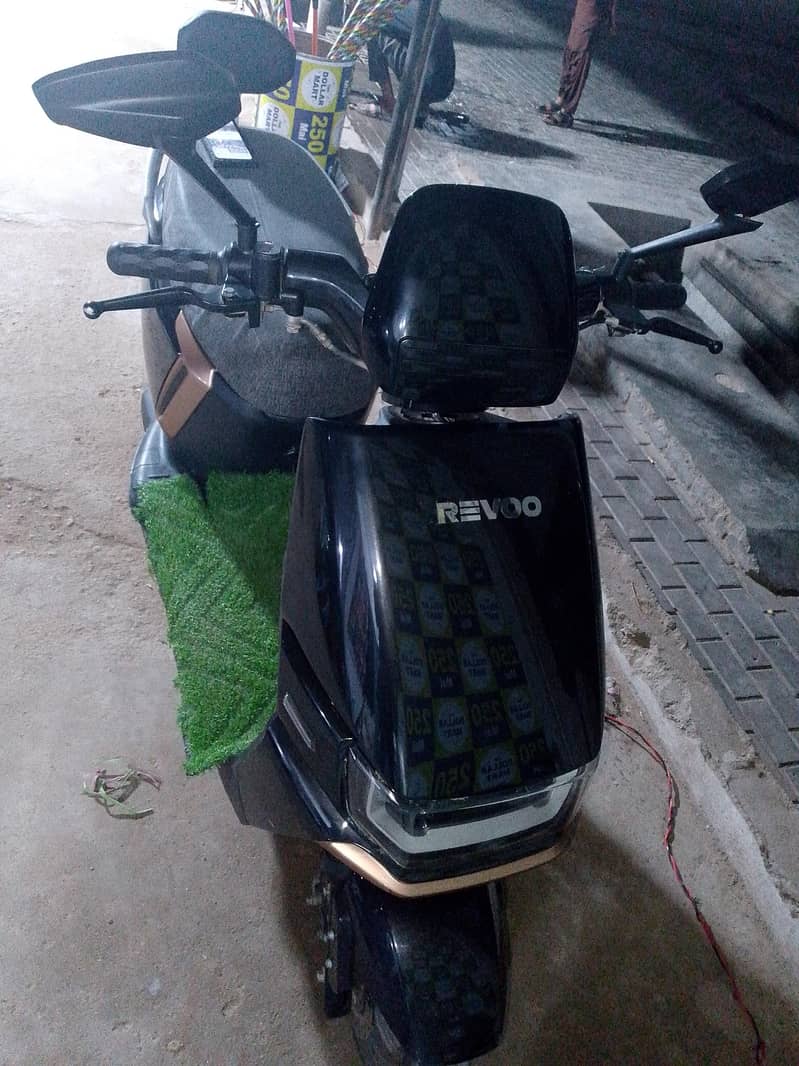 Revoo A12 1